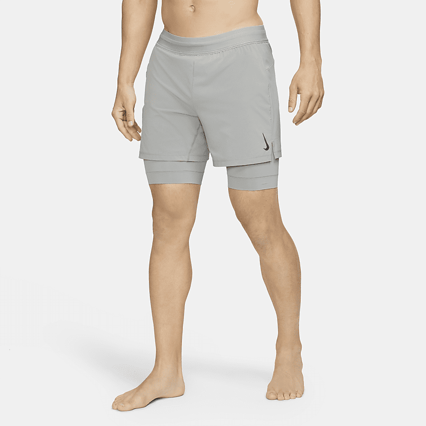 Shorts 2-in-1 Nike Yoga - Uomo. Nike IT