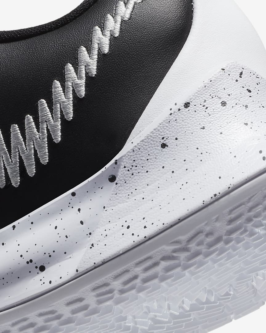Basketball Shoe Black/White/Metallic 