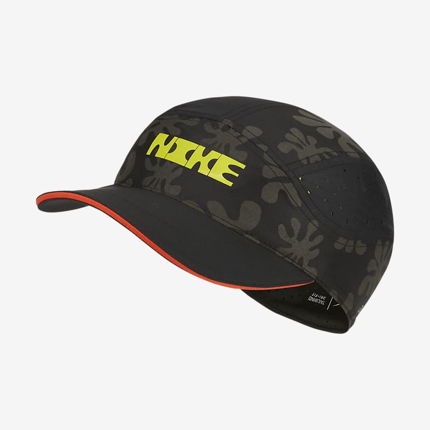 nike running artist in residence tailwind cap in black