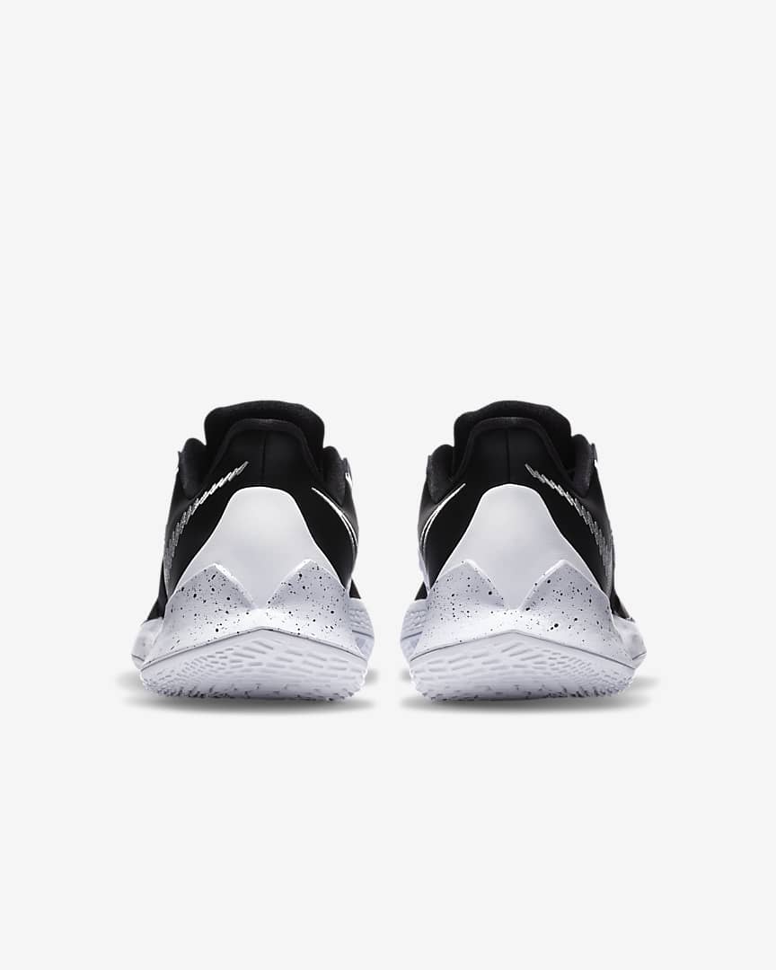 Basketball Shoe Black/White/Metallic 