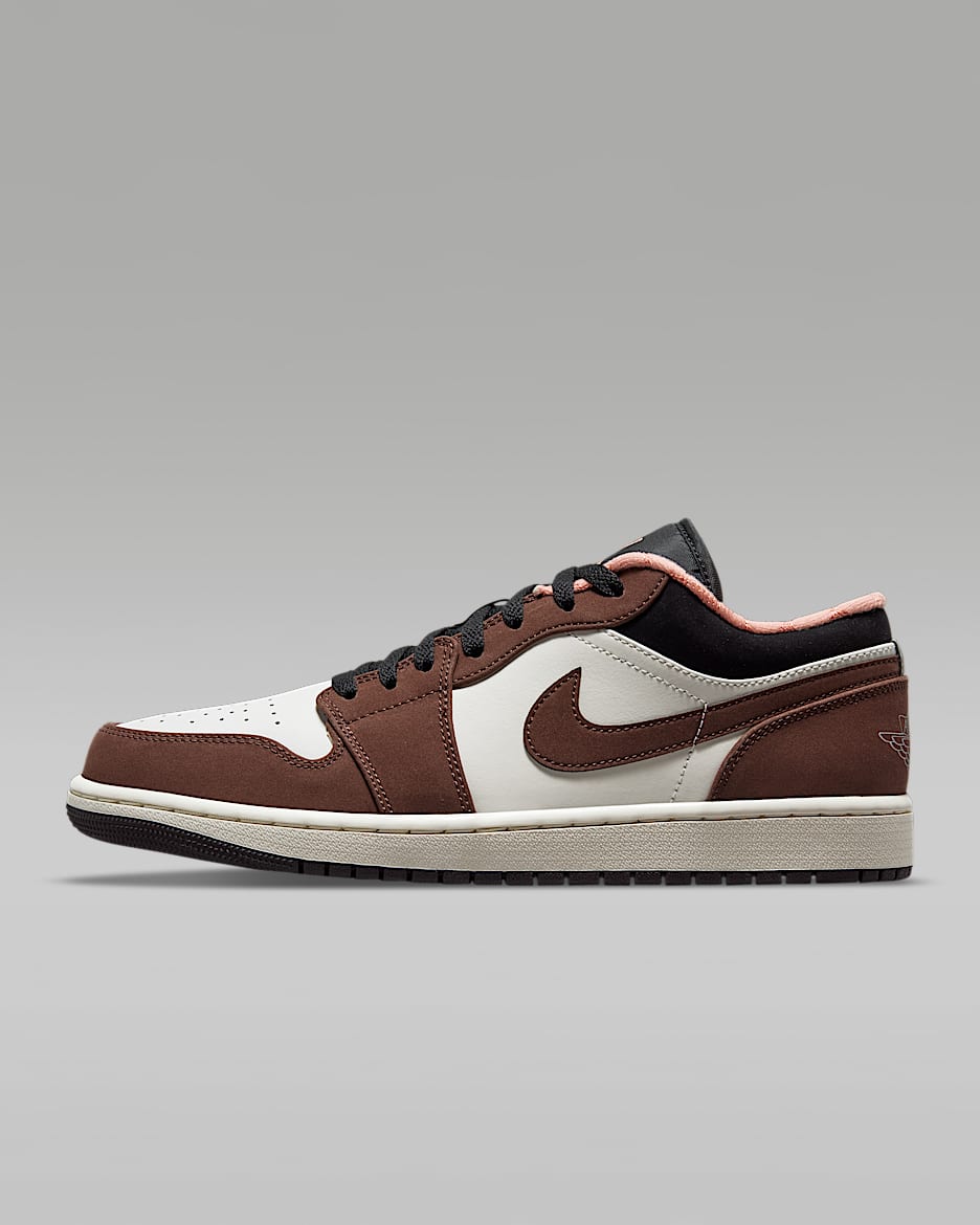 Air Jordan 1 Low SE-sko - Light Chocolate/sort/Sail/Crimson Bliss