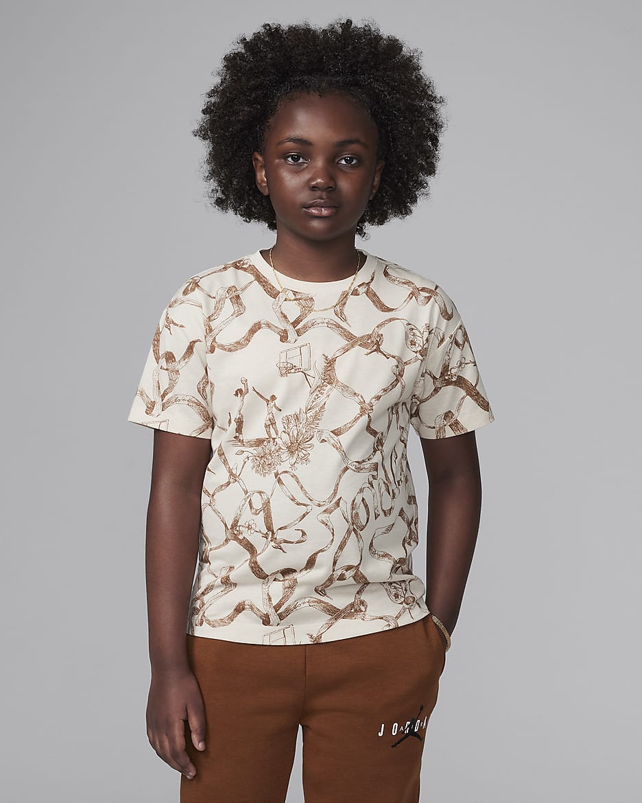 Playera estampada para niños talla grande Jordan Brooklyn Essentials - Café claro leyenda