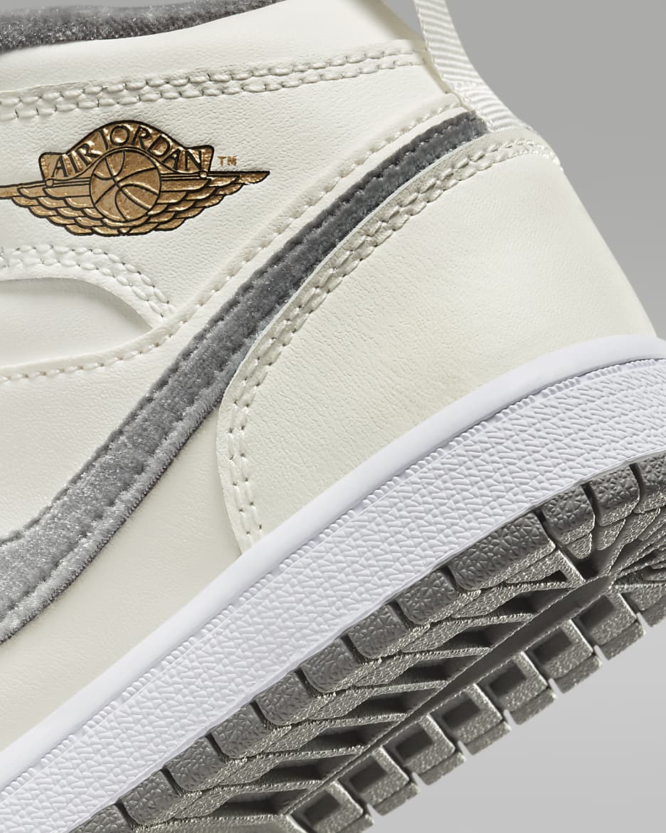 Jordan 1 Mid SE Schuh für jüngere Kinder - Sail/Metallic Gold/Flat Pewter