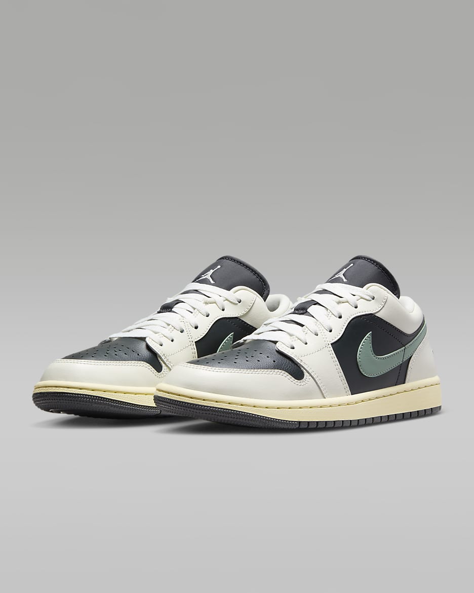 Chaussure Air Jordan 1 Low pour Femme - Anthracite/Sail/Legend Sand/Jade Smoke