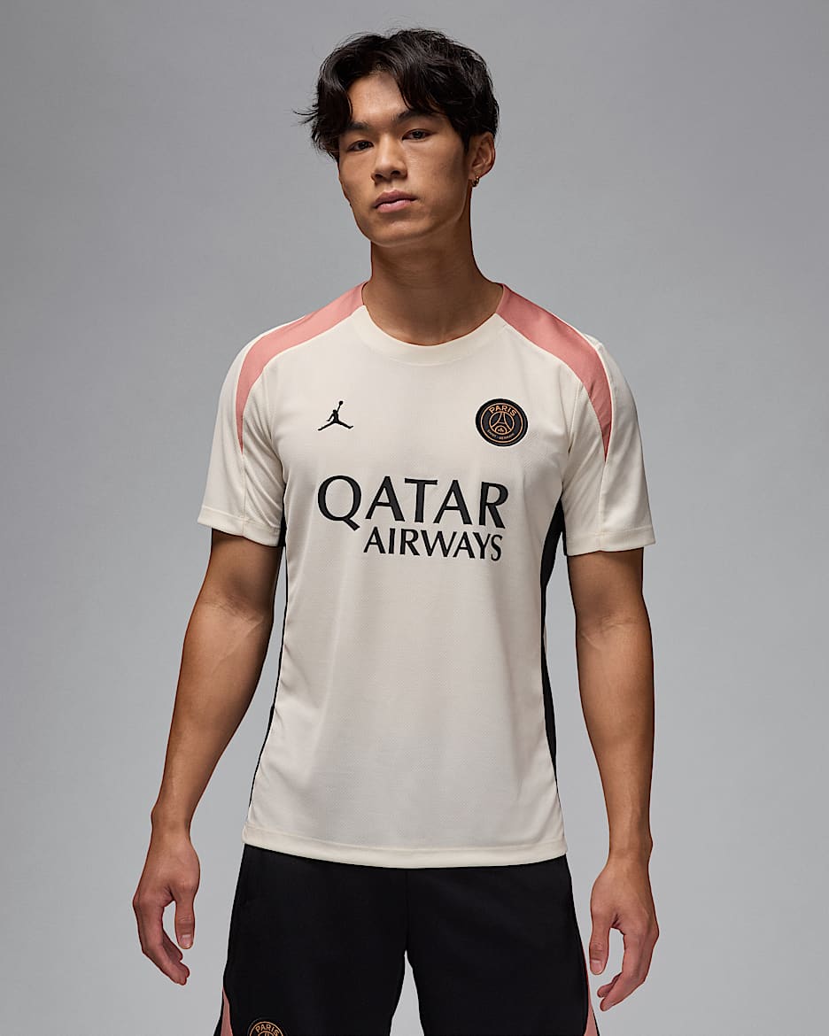 パリ サンジェルマン (PSG) ストライク サード メンズ ジョーダン Dri-FIT サッカー ニット ショートスリーブ トップ - ペールアイボリー/ペールアイボリー/ラストピンク/ブラック