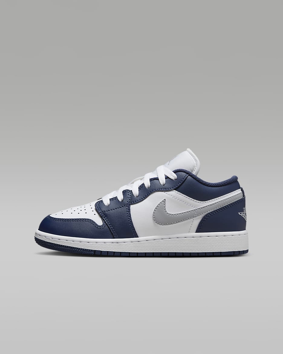 Tenis para niños grandes Air Jordan 1 Low - Blanco/Azul marino medianoche/Gris lobo