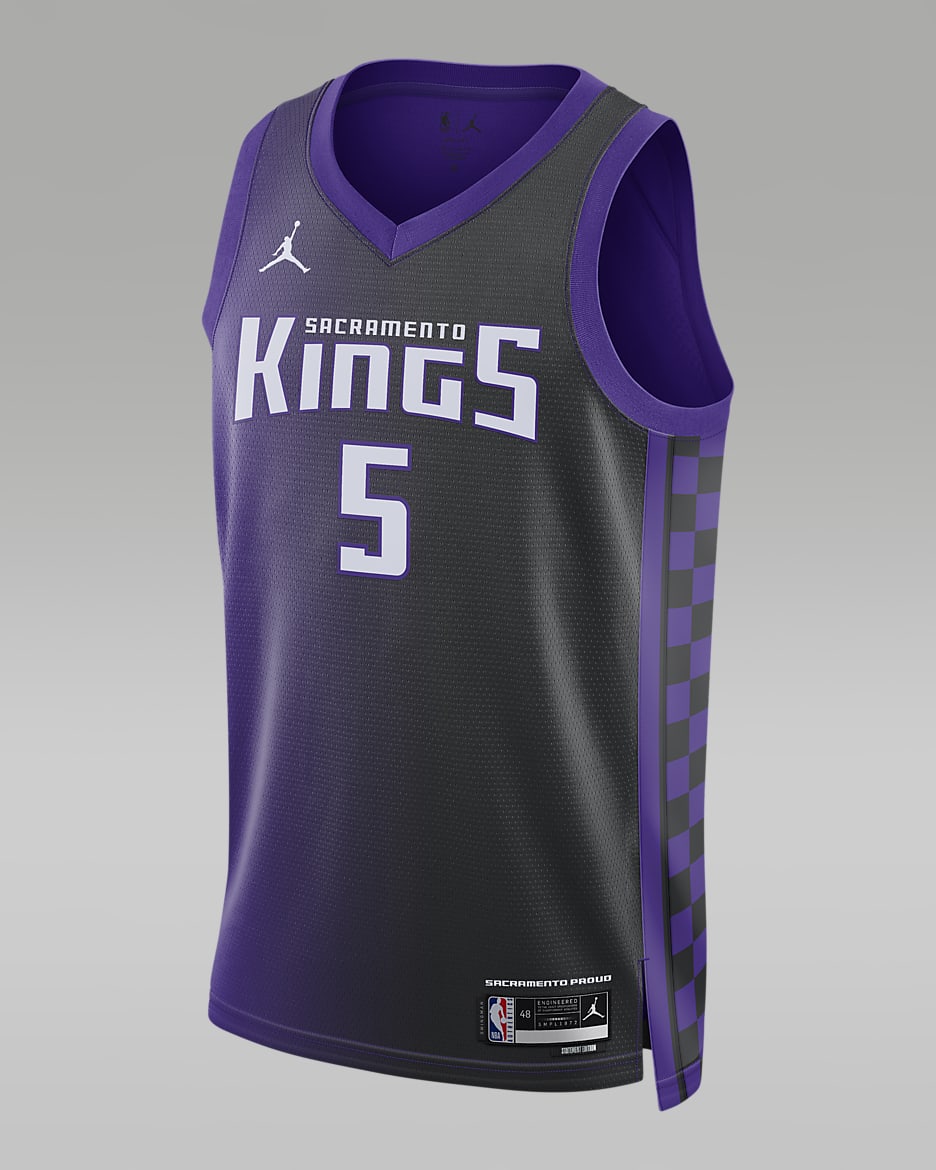 Jersey Swingman Jordan Dri-FIT de la NBA para hombre Sacramento Kings 2023/24 Statement Edition - Morado campo