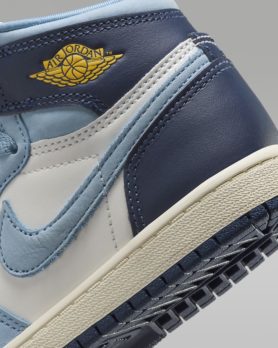 Jordan 1 Retro High OG 'First in Flight' Younger Kids' Shoes - University Blue/Sail/Midnight Navy/University Gold