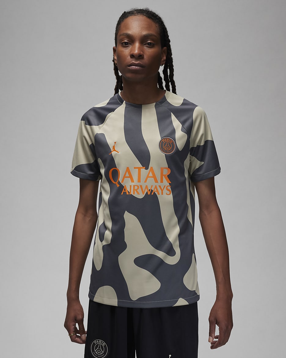パリ・サンジェルマン（PSG） アカデミー プロ サード メンズ ジョーダン Dri-FIT サッカー プレマッチ ショートスリーブ トップ - ストーン/ストーン/アイアングレー/マグマオレンジ