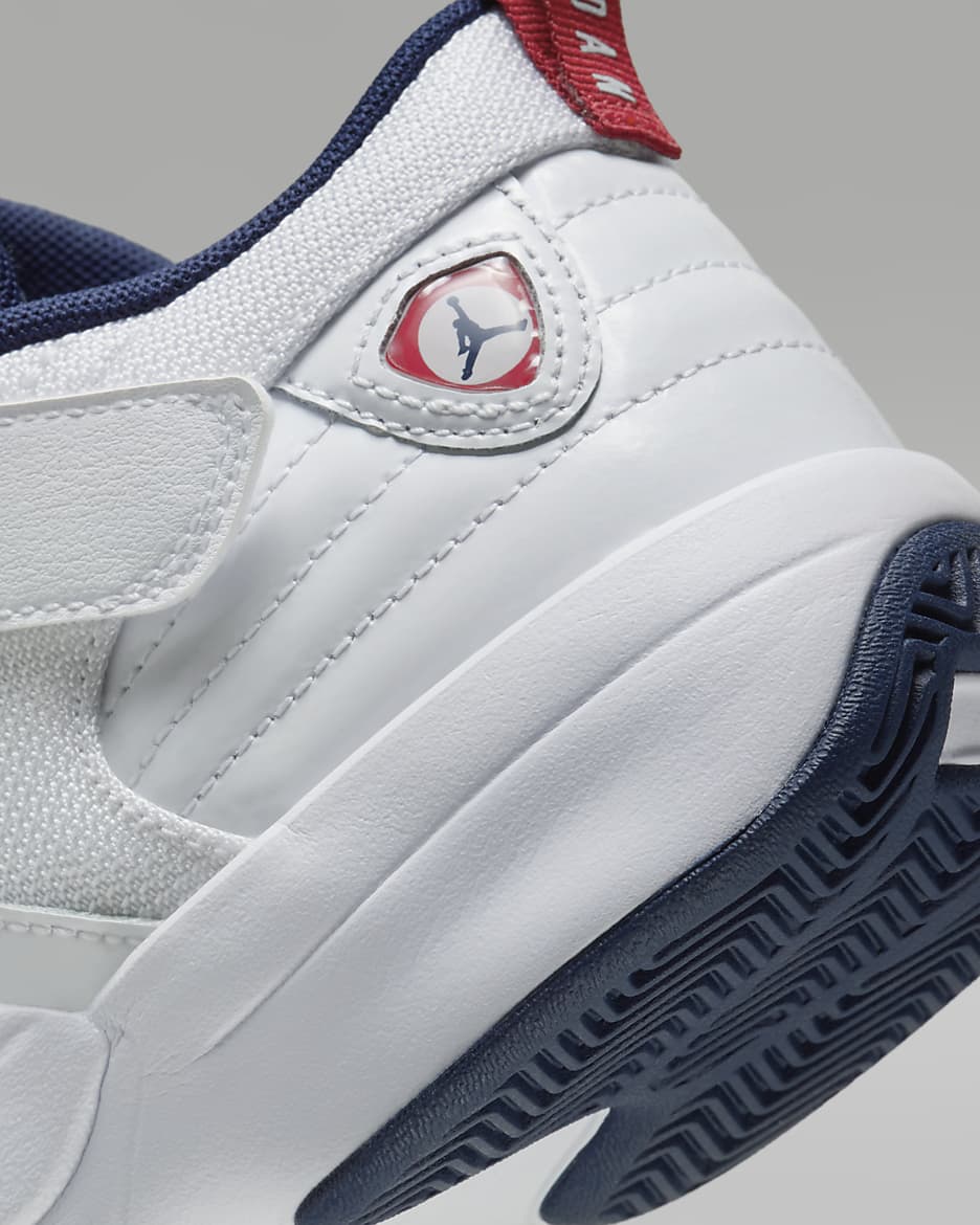 Jordan Max Aura 6 Little Kids' Shoes - White/Varsity Red/Midnight Navy