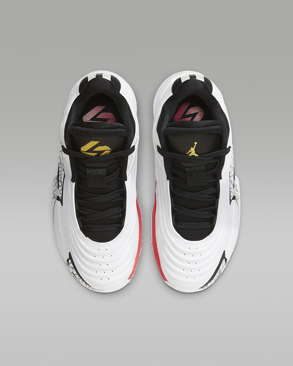 รองเท้าบาสเก็ตบอลเด็กโต Luka 3 "Motorsport" - ขาว/ดำ/Red Orbit/Metallic Gold