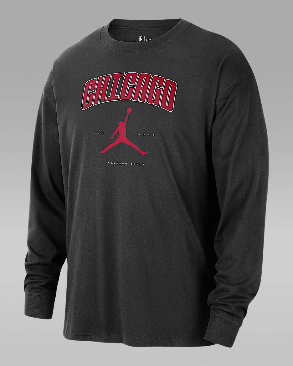 Chicago Bulls Essential Men's Jordan NBA Long-Sleeve T-Shirt - Black