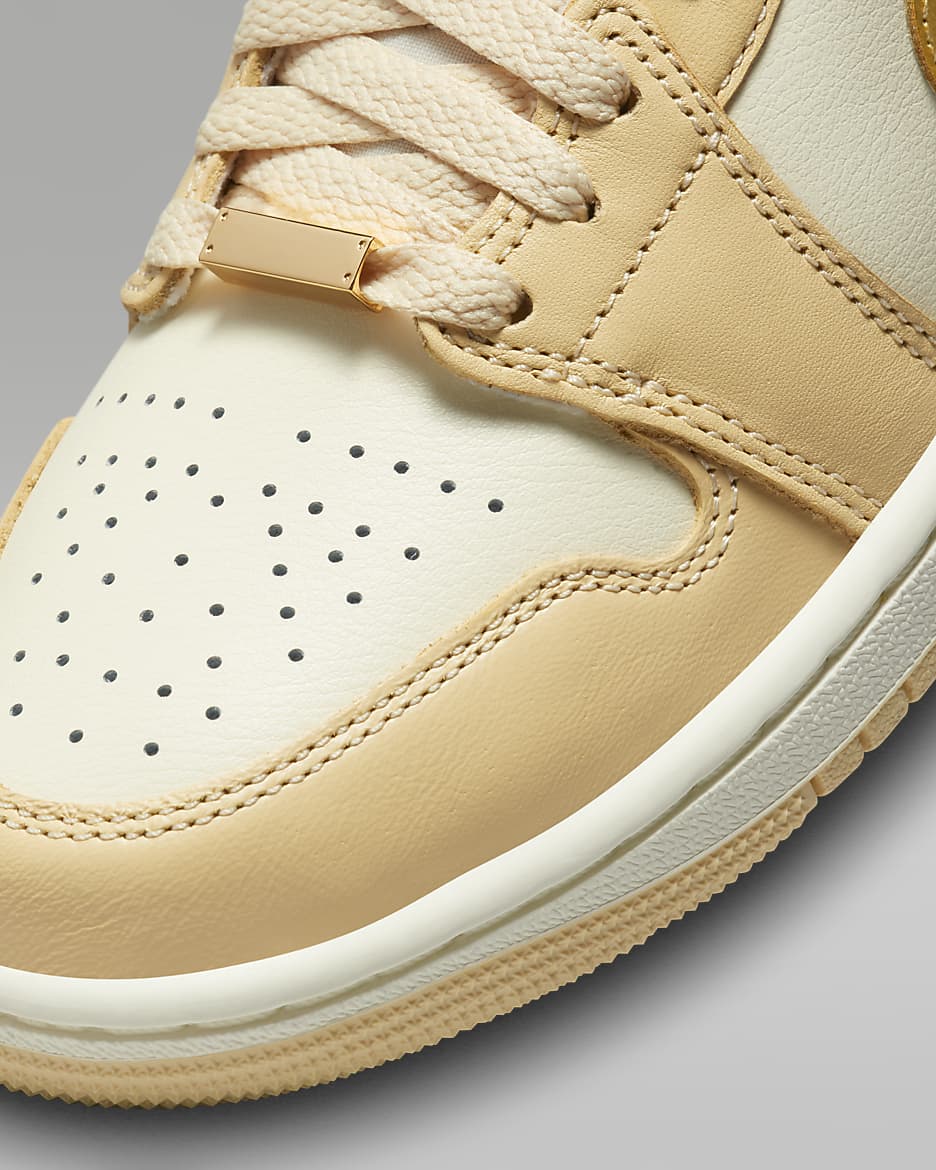 Chaussure Air Jordan 1 Mid SE pour femme - Pale Vanilla/Coconut Milk/Sail/Metallic Gold