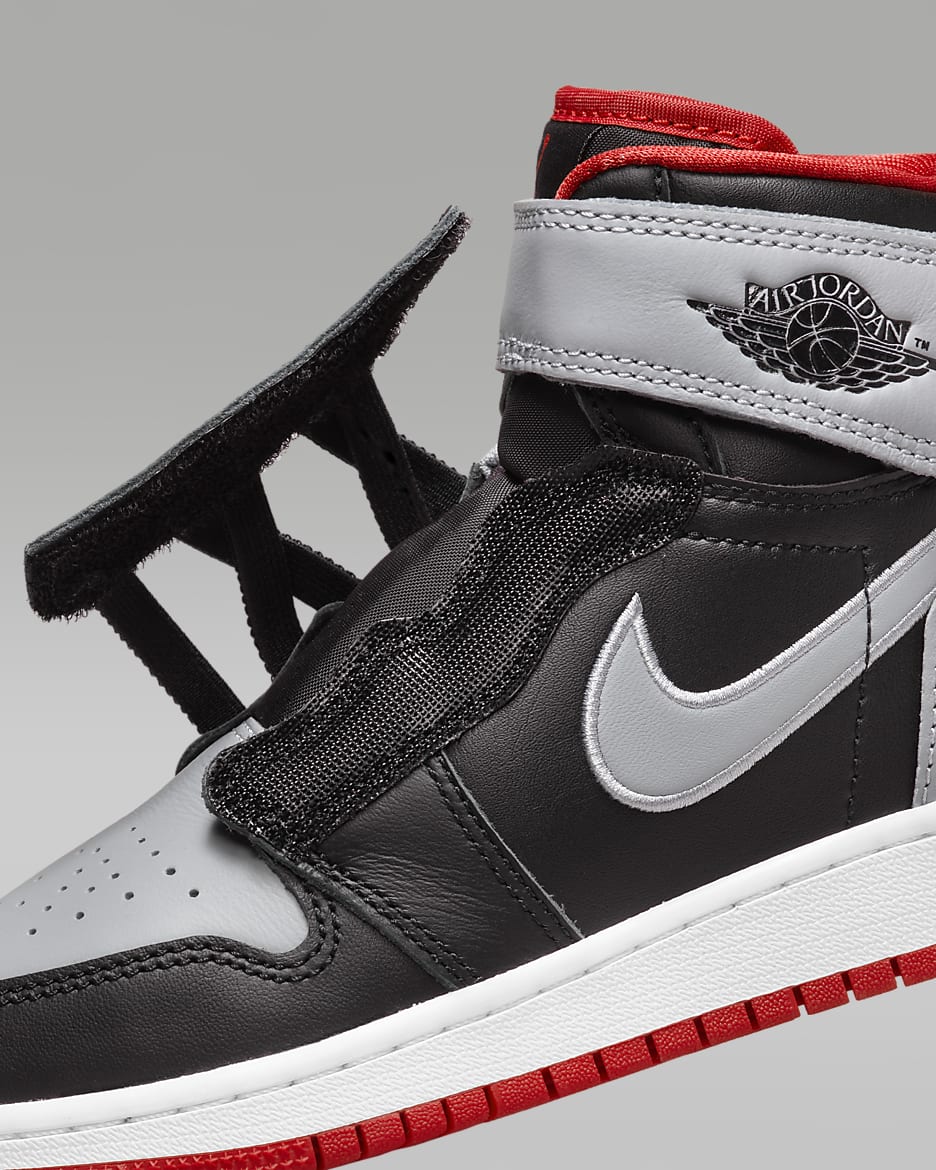 Air Jordan 1 Hi FlyEase cipő nagyobb gyerekeknek - Fekete/Cement Grey/Fehér/Fire Red