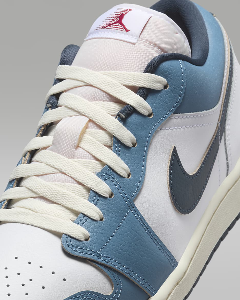 Tenis para hombre Air Jordan 1 Low SE - Blanco/Tormenta del Egeo/Marfil pálido/Azul marino militar