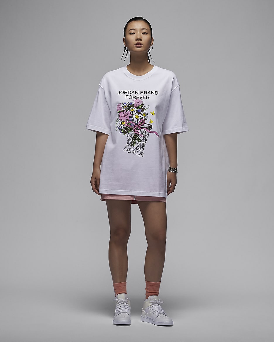 Jordan Women's Oversized Graphic T-Shirt - White