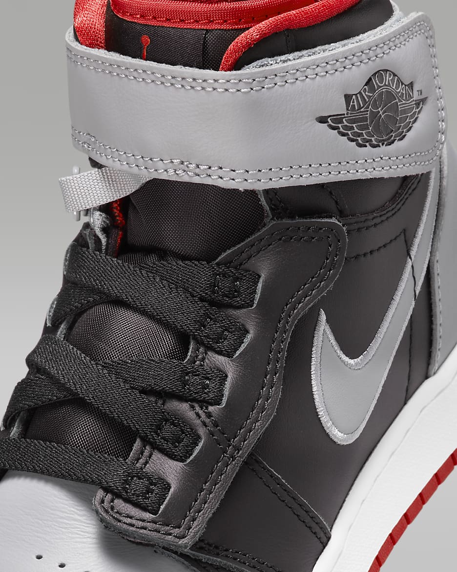 Chaussure Air Jordan 1 Hi FlyEase pour ado - Noir/Cement Grey/Blanc/Fire Red