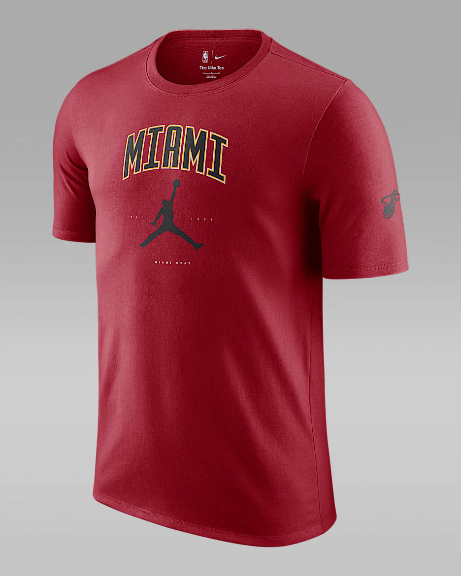 Playera Jordan NBA para hombre Miami Heat Essential - Rojo duro