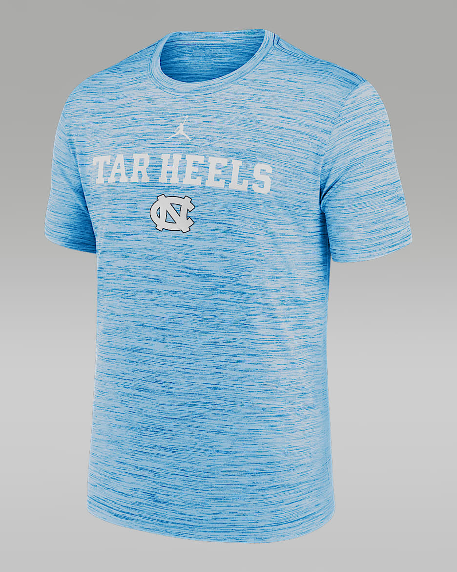 Playera universitaria marca Jordan Dri-FIT para hombre North Carolina Sideline Velocity - Azul claro