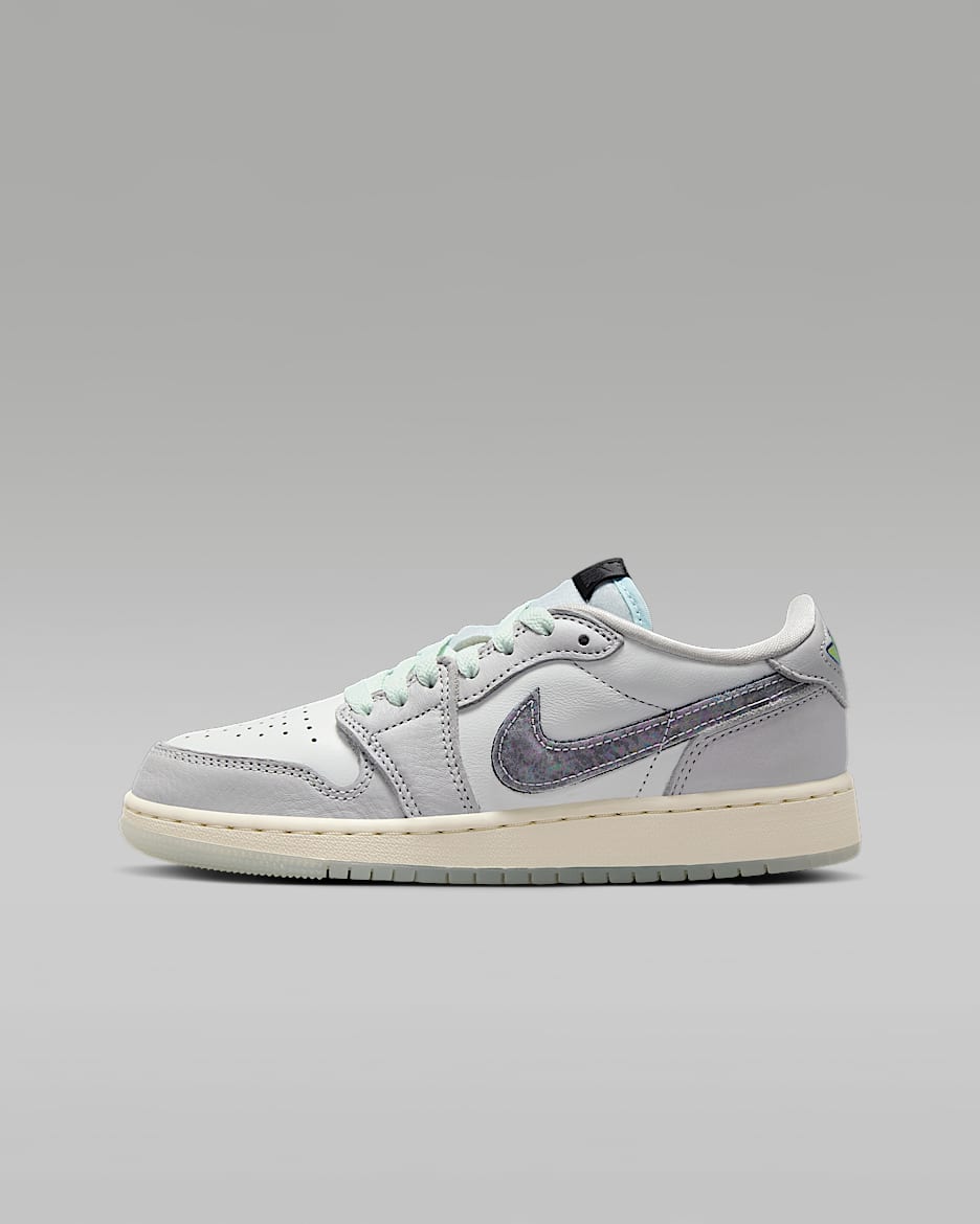 Tenis para niños grandes Air Jordan 1 Retro Low "LNY" - Blanco cumbre/Polvo fotón/Verde ligero/Blanco cumbre