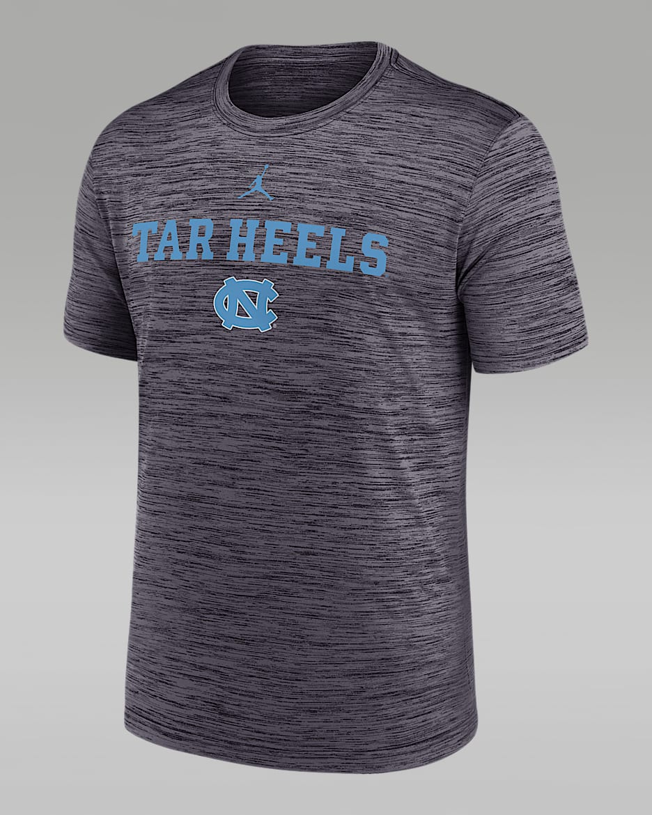 Playera universitaria marca Jordan Dri-FIT para hombre North Carolina Sideline Velocity - Negro