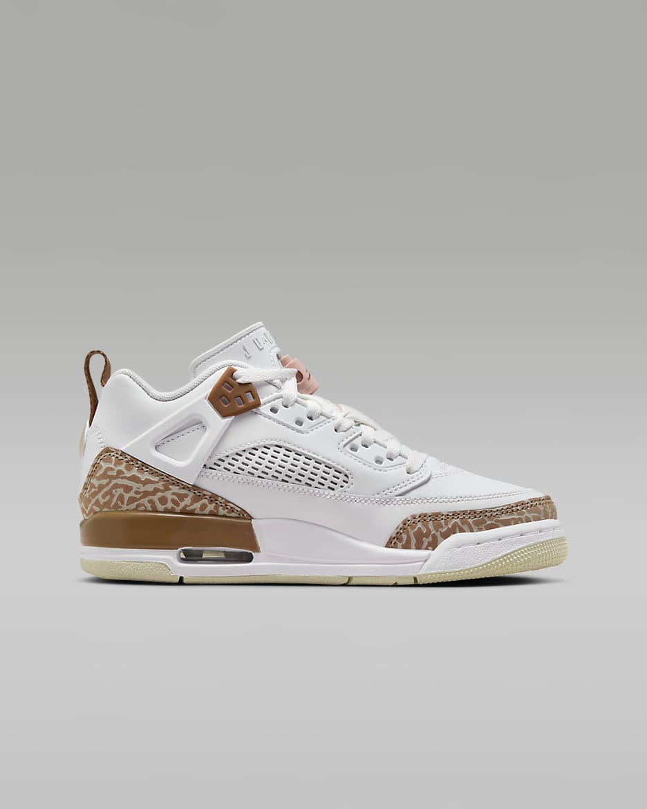 Jordan Spizike Low sko til store barn - Hvit/Archaeo Brown/Light Bone/Pink Oxford