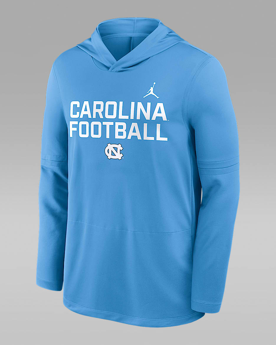 Playera de manga larga universitaria marca Jordan Dri-FIT con gorro para hombre North Carolina Sideline - Azul claro