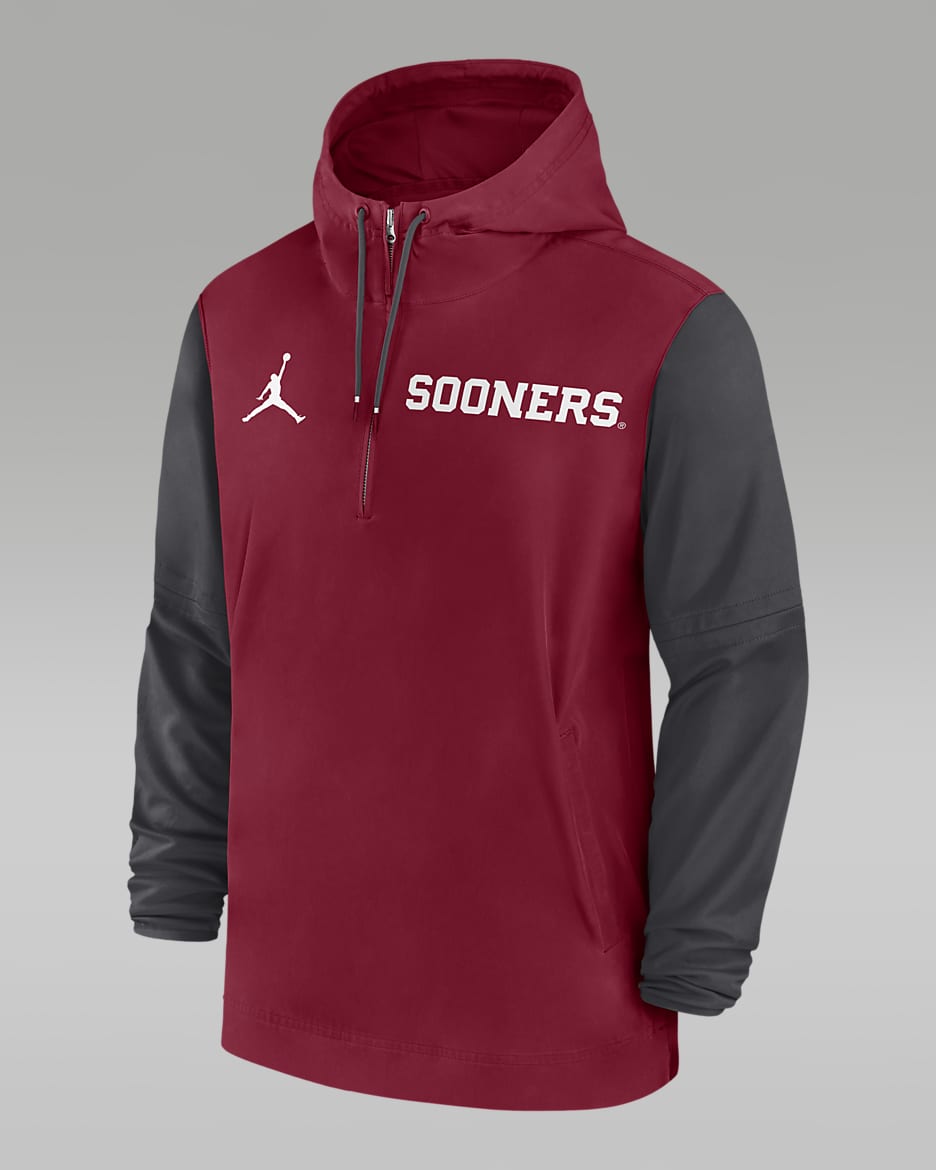Chamarra universitaria Jordan con gorro de medio cierre para hombre Oklahoma Sooners Sideline Pre-Game Player - Carmesí