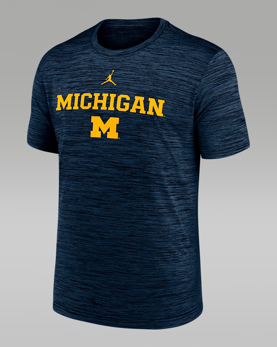 Playera universitaria marca Jordan Dri-FIT para hombre Michigan Sideline Velocity - Azul marino