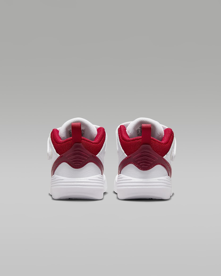 Jordan Max Aura 5 sko til sped-/småbarn - Hvit/Svart/Gym Red