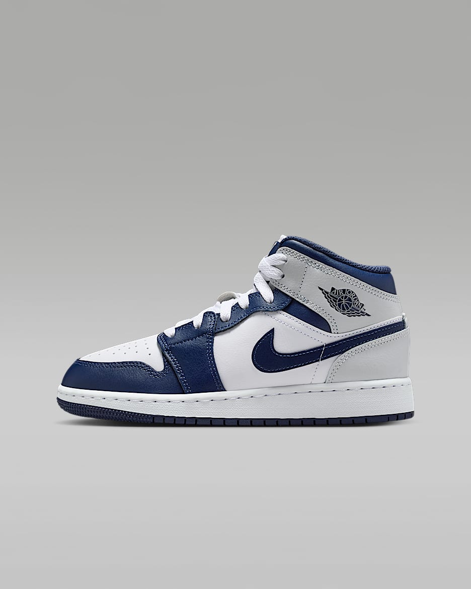 Air Jordan 1 Mid Genç Çocuk Ayakkabısı - Beyaz/Neutral Grey/Gum Medium Brown/Midnight Navy