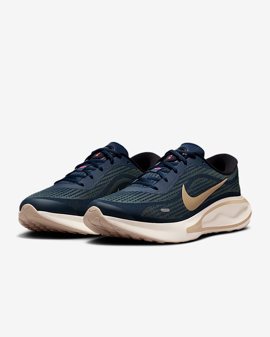 Tenis de correr en pavimento para hombre Nike Journey Run - Azul marino militar/Verde strike/Marfil pálido/Caqui desierto