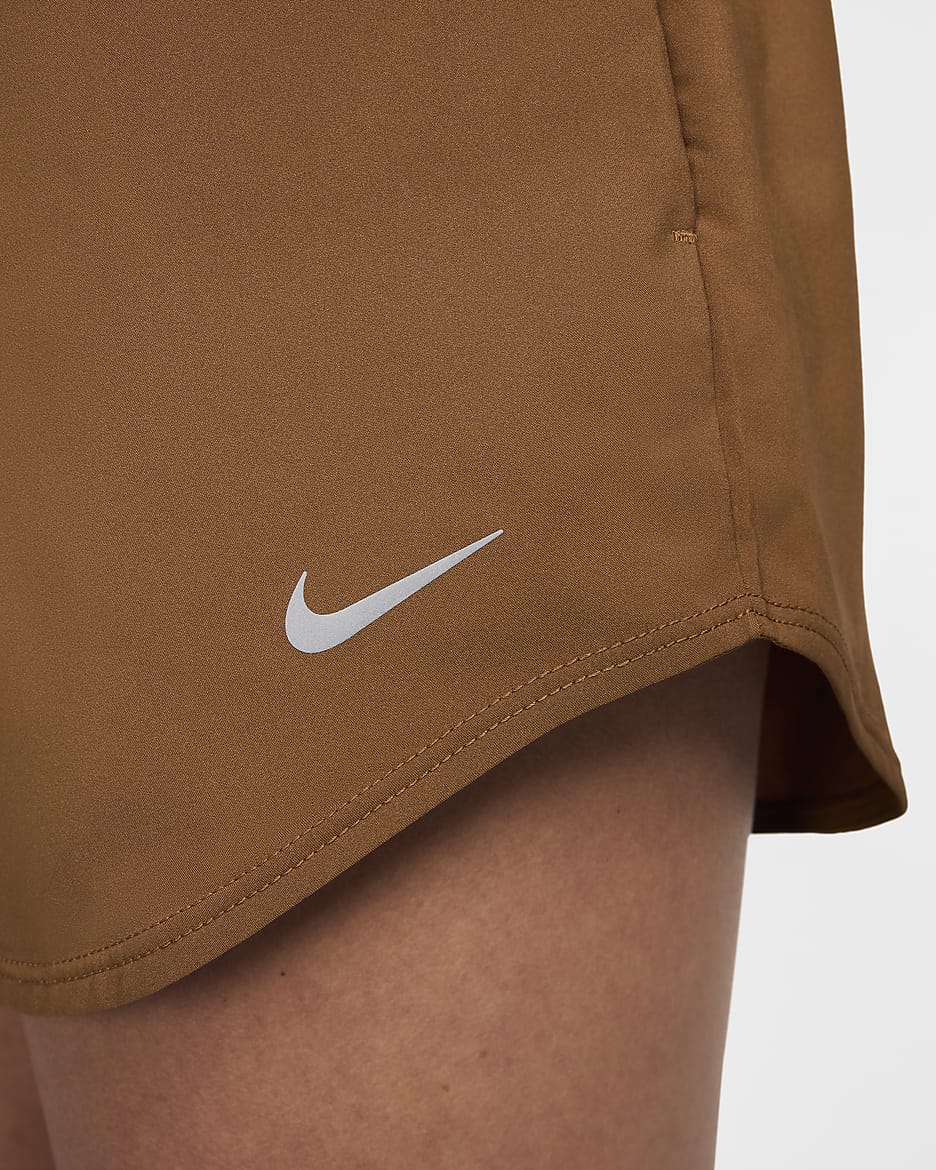 Shorts con forro de ropa interior Dri-FIT de tiro ultraalto de 8 cm para mujer Nike One - Tostado británico claro