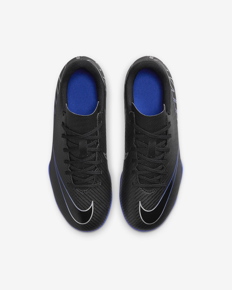 Tacos de fútbol de corte low para terrenos múltiples para niños de preescolar y grandes Nike Jr. Mercurial Vapor 15 Club - Negro/Hiperroyal/Cromo