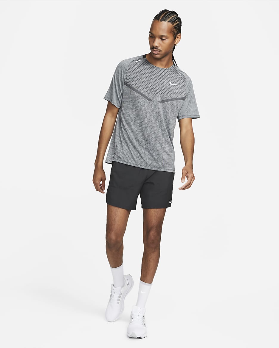 Nike TechKnit Nike Dri-FIT ADV Kurzarm-Laufoberteil für Herren - Schwarz/Smoke Grey