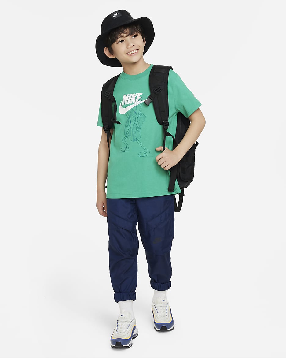 Nike Sportswear Older Kids' T-Shirt - Stadium Green