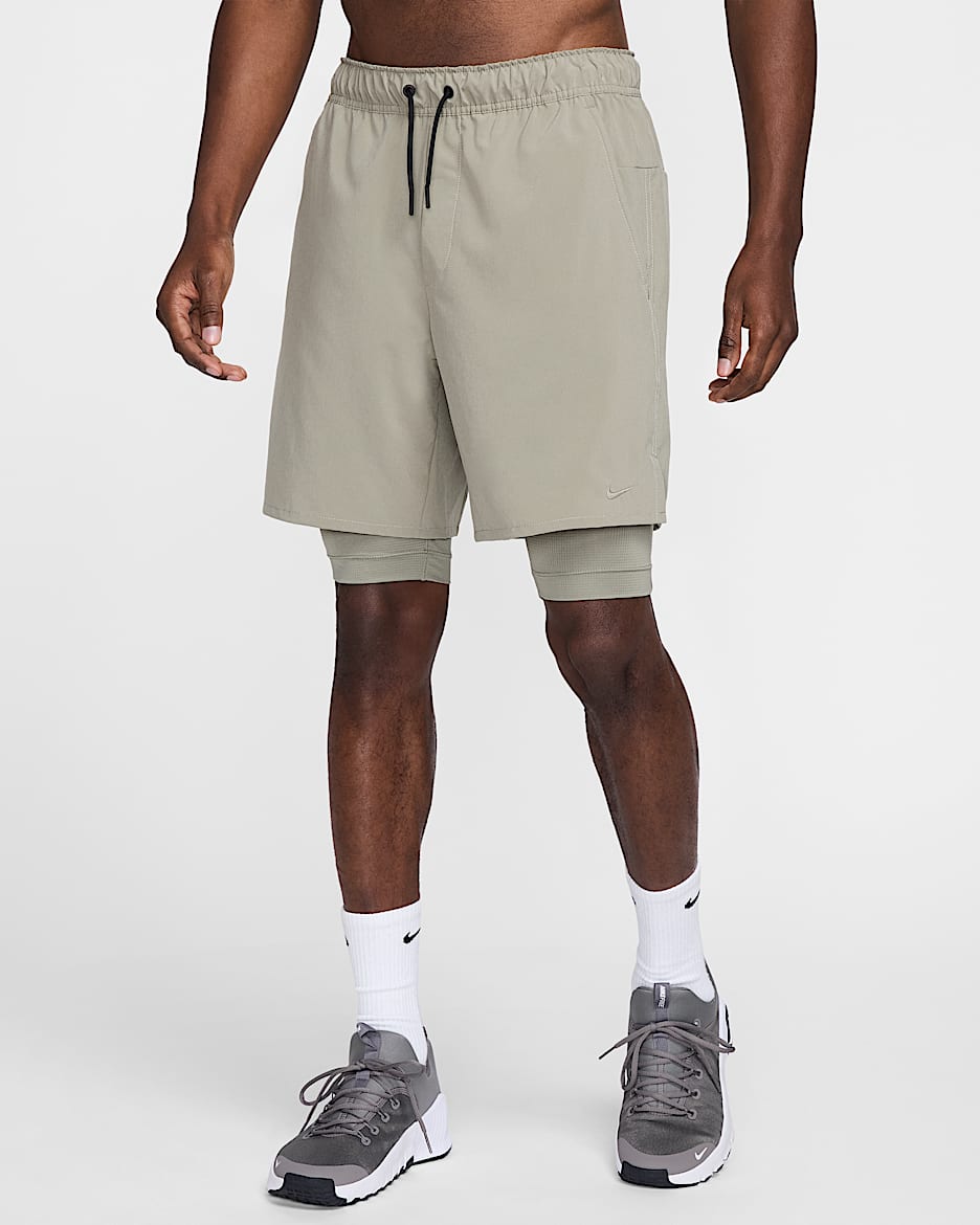Shorts versátiles Dri-FIT de 18 cm 2 en 1 para hombre Nike Unlimited - Militar claro/Militar claro/Negro/Militar claro