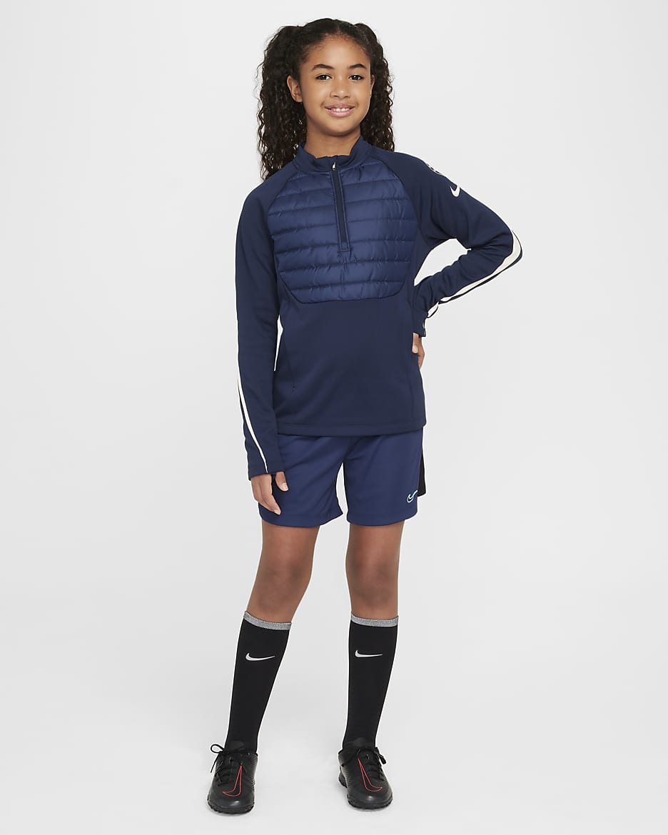 Chelsea F.C. Academy Winter Warrior Older Kids' Nike Therma-FIT Football Drill Top - Obsidian/Guava Ice/Guava Ice