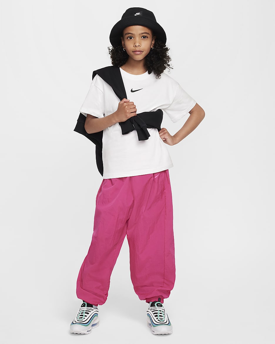 Nike Sportswear Essential Older Kids' (Girls') T-Shirt - White