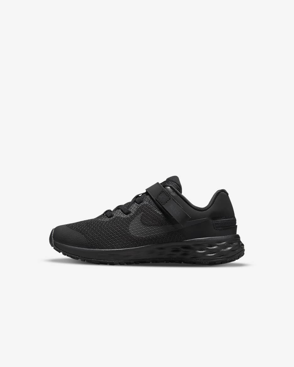 Nike Revolution 6 FlyEase Schuhe für einfaches Anziehen/Ausziehen für jüngere Kinder - Schwarz/Dark Smoke Grey/Schwarz