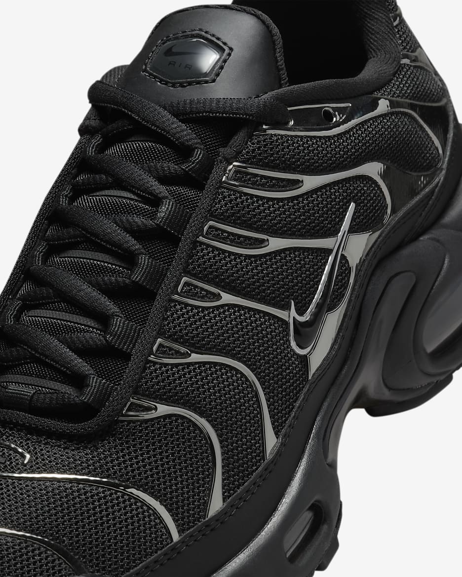 Nike Air Max Plus SE Schuh (Damen) - Schwarz/Metallic Silver/Laser Crimson/Off Noir