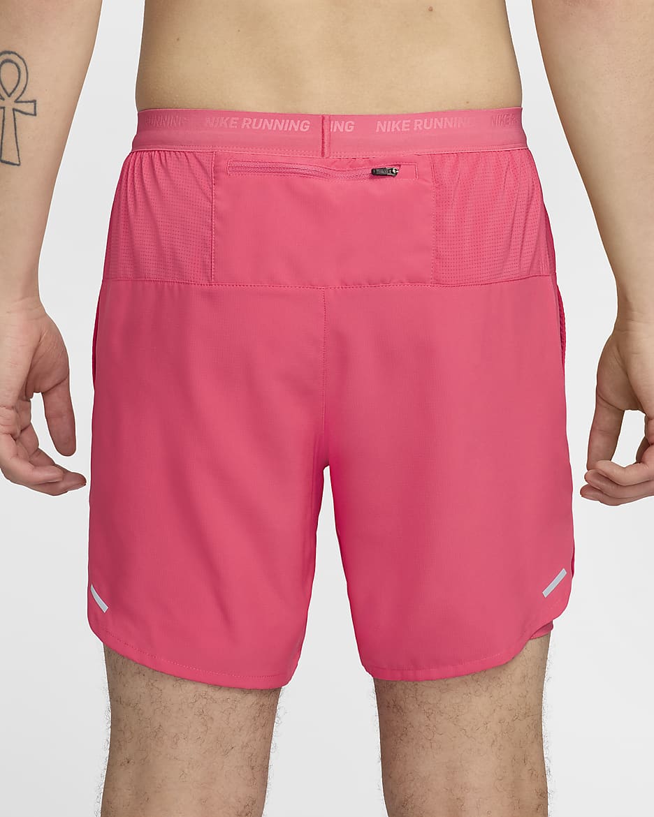 Nike Stride Dri-FIT 18 cm-es, 2 az 1-ben férfi futórövidnadrág - Aster Pink/Aster Pink/Fekete