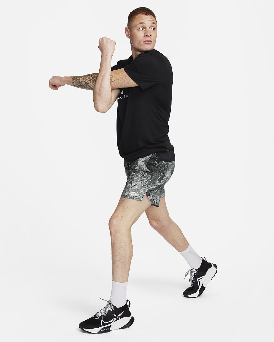 Nike Stride Dri-FIT-løbeshorts med indershorts (18 cm) til mænd - Anthracite/sort/sort/Summit White