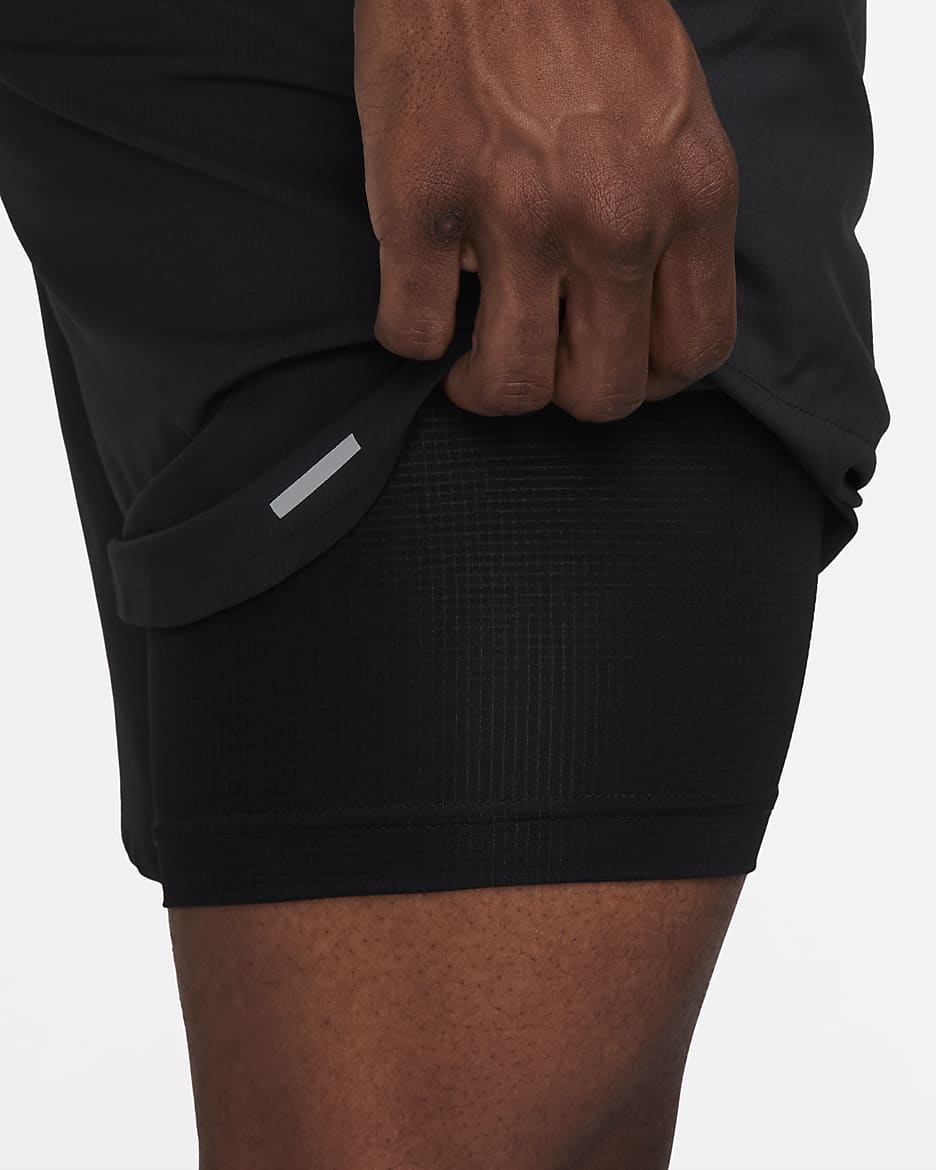 Nike Stride Dri-FIT 2-in-1-Laufshorts für Herren (ca. 18 cm) - Schwarz/Schwarz/Schwarz