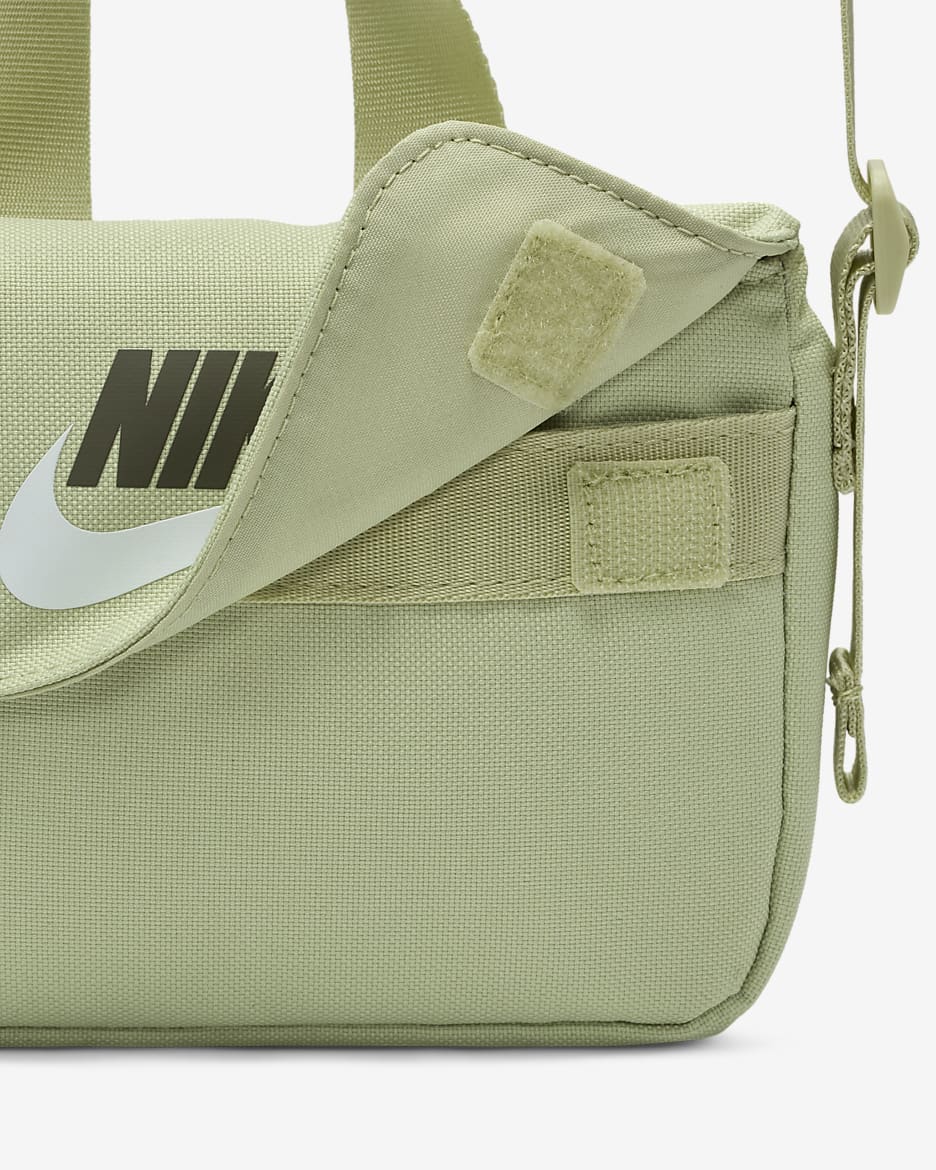 กระเป๋าเด็กแบบพาดลำตัว Nike (1 ล.) - Olive Aura/Olive Aura/ขาว