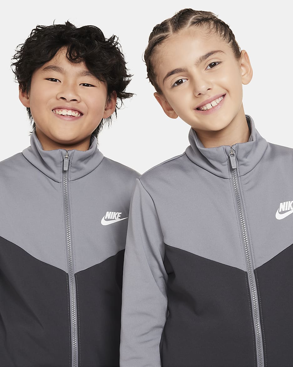 Nike Sportswear Trainingsanzug für ältere Kinder - Smoke Grey/Anthracite/Weiß