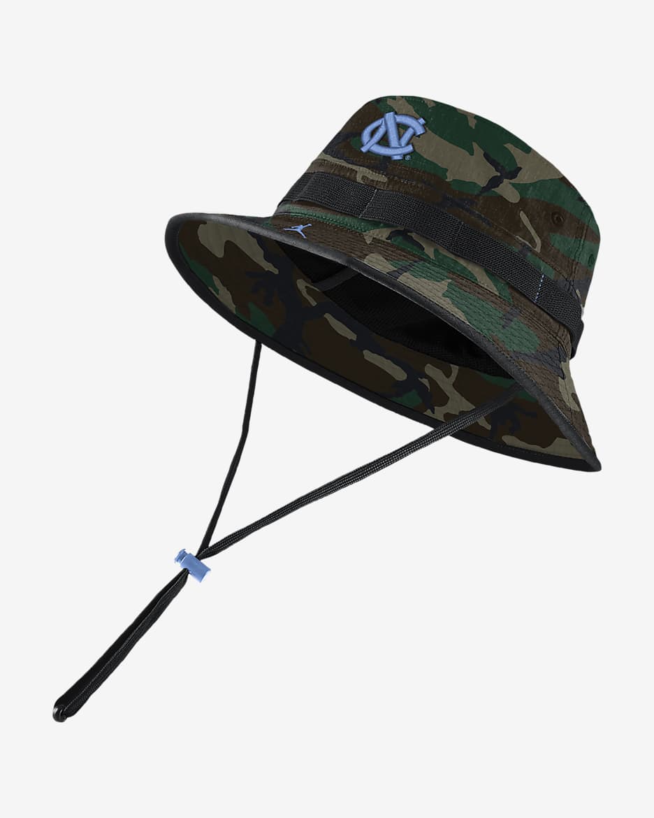 Gorro tipo pescador de camuflaje Jordan Dri-FIT College (UNC) - Oliva medio/Azul valor
