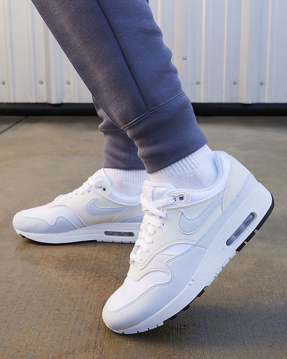 Chaussure Nike Air Max 1 pour femme - Blanc/Platinum Tint/Noir/Football Grey