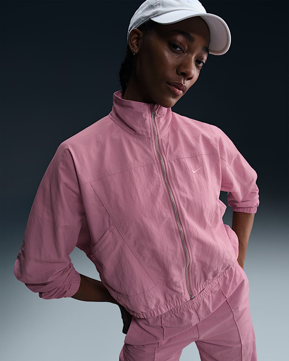 Chamarra con protección UV Repel oversized para mujer Nike Sportswear Everything Wovens - Rosa elemental/Rosa elemental