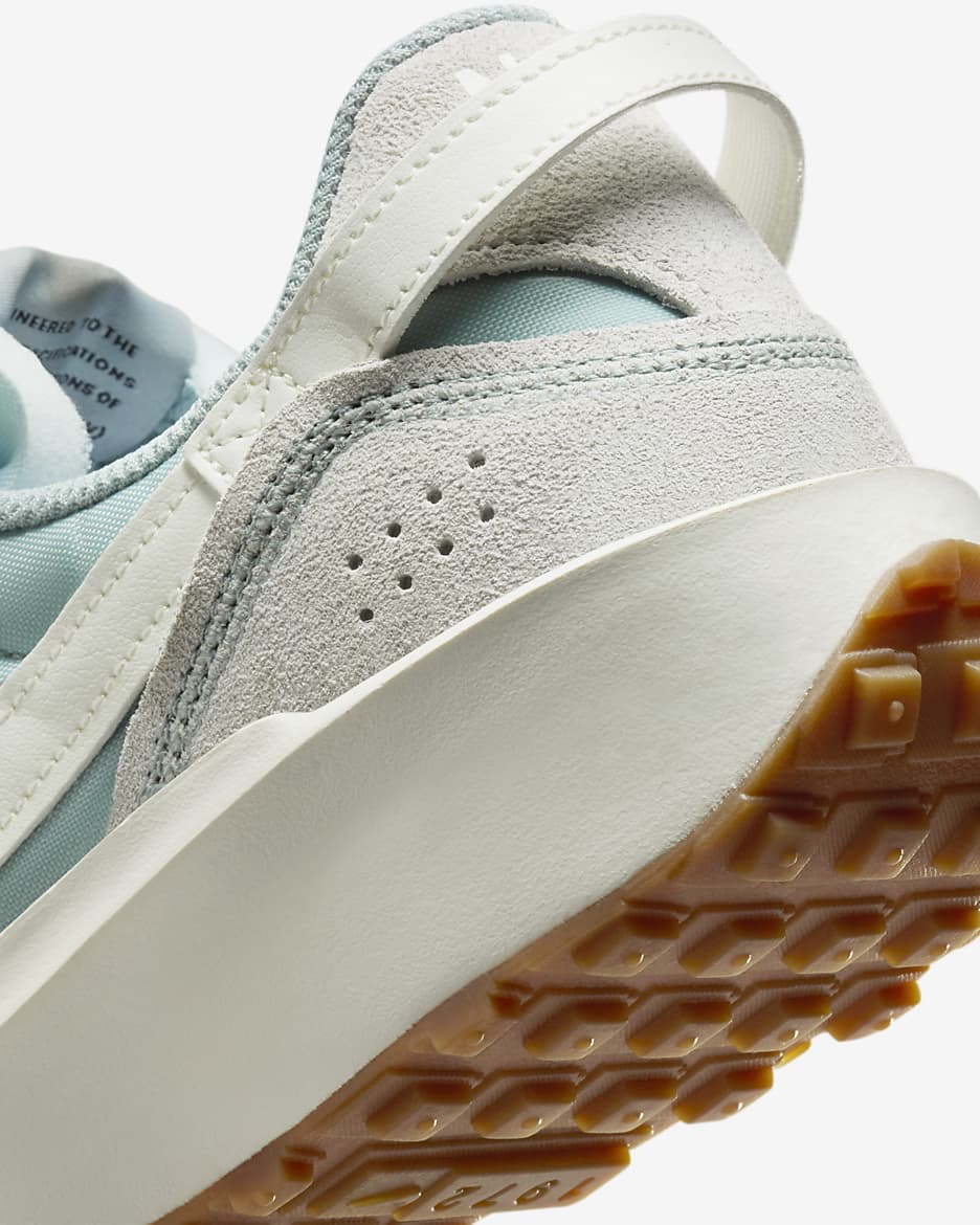 Tenis para mujer Nike Waffle Debut - Piedra pómez claro/Polvo fotón/Marrón medio goma/Vela